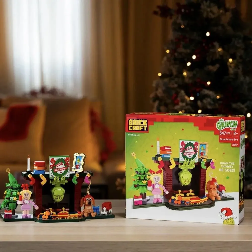 Brickcraft The Grinch Grinchmas Eve Fireplace Building Kit, 547 Pieces, Holiday